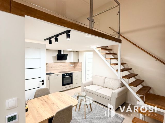 2 felújított lakás egy áráért a Palotanegyedben