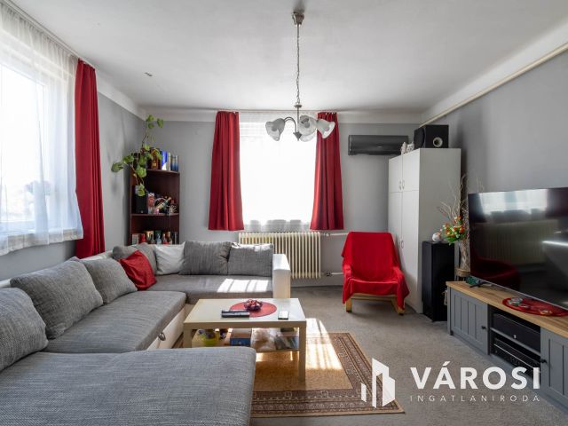 Tágas családi ház Balatonakarattyán, gyors M7 kapcsolattal