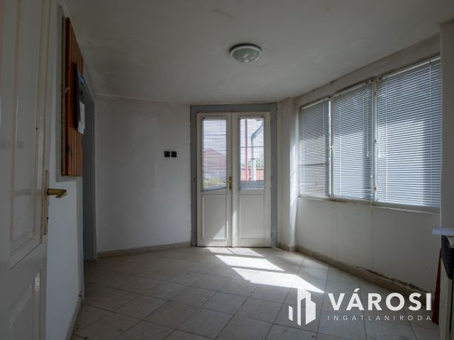 Otthon és telephely egy helyen – ritka lehetőség Mádon