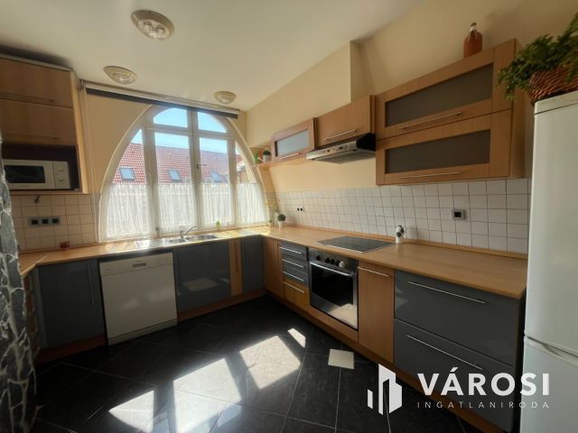 Debrecen Belváros Simonffy Utcai 3 Szoba Nappalis Lakás!!!