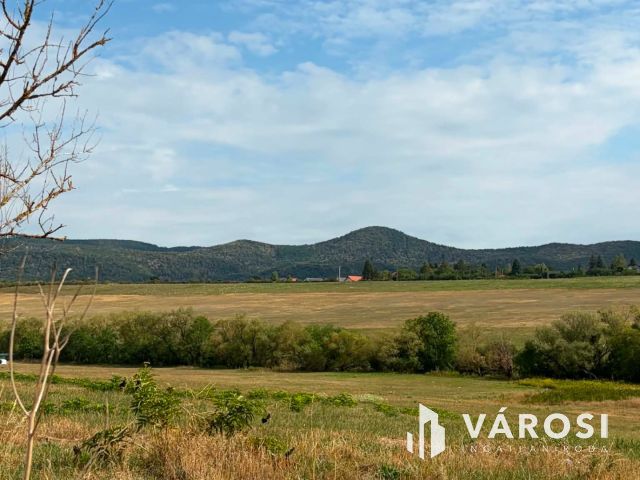 Panorámás telek Csobánkán
