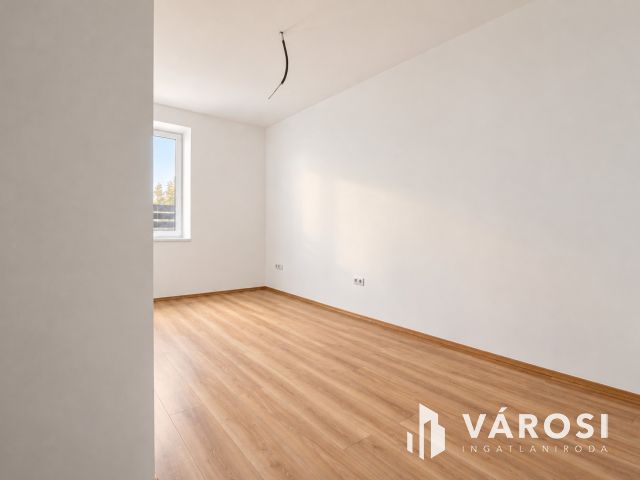 Világos 3 szobás lakás Rákoscsabán autóbeállóval