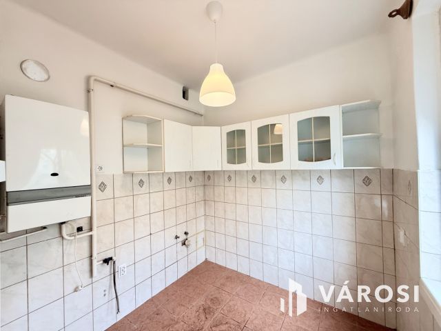 Erkélyes, 1. emeleti garzonlakás (30m²) M3 metróvonalon