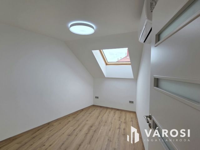 Belvárosi élet egy modern új építésű lakásban-Debrecen